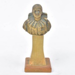 ASSINATURA NÃO IDENTIFICADA (FRANÇA - SÉC. XIX). "Busto de Pierrot", escultura miniatura em bronze patinado. Pedestal em ônix. Alt.: 13cm. Assinada.